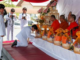 มหาวิทยาลัยพะเยา,นำโดย,ศาสตราจารย์พิเศษ,ดร.มณฑล,สงวนเสริมศรี,อธิการบดีมหาวิทยาลัยพะเยา,พร้อมด้วยคณะผู้บริหาร,คณาจารย์,เจ้าหน้าที่,,เข้าร่วมพิธีวางพวงมาลาถวายราชสักการะ,วันคล้ายวันสวรรคตสมเด็จพระนเรศวรมหาราช,ประจำปี,2561,