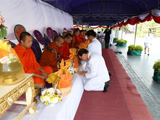 มหาวิทยาลัยพะเยา,นำโดย,ศาสตราจารย์พิเศษ,ดร.มณฑล,สงวนเสริมศรี,อธิการบดีมหาวิทยาลัยพะเยา,พร้อมด้วยคณะผู้บริหาร,คณาจารย์,เจ้าหน้าที่,,เข้าร่วมพิธีวางพวงมาลาถวายราชสักการะ,วันคล้ายวันสวรรคตสมเด็จพระนเรศวรมหาราช,ประจำปี,2561,