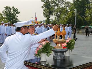 มหาวิทยาลัยพะเยา,นำโดย,ศาสตราจารย์พิเศษ,ดร.มณฑล,สงวนเสริมศรี,อธิการบดีมหาวิทยาลัยพะเยา,พร้อมด้วยคณะผู้บริหาร,คณาจารย์,เจ้าหน้าที่,,เข้าร่วมพิธีวางพวงมาลาถวายราชสักการะ,วันคล้ายวันสวรรคตสมเด็จพระนเรศวรมหาราช,ประจำปี,2561,