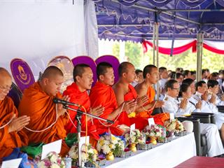 มหาวิทยาลัยพะเยา,นำโดย,ศาสตราจารย์พิเศษ,ดร.มณฑล,สงวนเสริมศรี,อธิการบดีมหาวิทยาลัยพะเยา,พร้อมด้วยคณะผู้บริหาร,คณาจารย์,เจ้าหน้าที่,,เข้าร่วมพิธีวางพวงมาลาถวายราชสักการะ,วันคล้ายวันสวรรคตสมเด็จพระนเรศวรมหาราช,ประจำปี,2561,