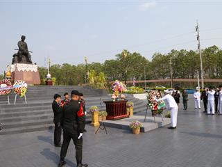 มหาวิทยาลัยพะเยา,นำโดย,ศาสตราจารย์พิเศษ,ดร.มณฑล,สงวนเสริมศรี,อธิการบดีมหาวิทยาลัยพะเยา,พร้อมด้วยคณะผู้บริหาร,คณาจารย์,เจ้าหน้าที่,,เข้าร่วมพิธีวางพวงมาลาถวายราชสักการะ,วันคล้ายวันสวรรคตสมเด็จพระนเรศวรมหาราช,ประจำปี,2561,