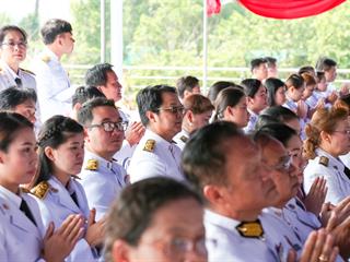 มหาวิทยาลัยพะเยา,นำโดย,ศาสตราจารย์พิเศษ,ดร.มณฑล,สงวนเสริมศรี,อธิการบดีมหาวิทยาลัยพะเยา,พร้อมด้วยคณะผู้บริหาร,คณาจารย์,เจ้าหน้าที่,,เข้าร่วมพิธีวางพวงมาลาถวายราชสักการะ,วันคล้ายวันสวรรคตสมเด็จพระนเรศวรมหาราช,ประจำปี,2561,