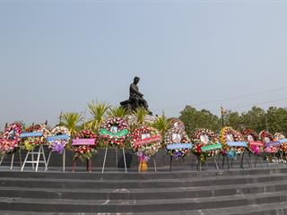 มหาวิทยาลัยพะเยา,นำโดย,ศาสตราจารย์พิเศษ,ดร.มณฑล,สงวนเสริมศรี,อธิการบดีมหาวิทยาลัยพะเยา,พร้อมด้วยคณะผู้บริหาร,คณาจารย์,เจ้าหน้าที่,,เข้าร่วมพิธีวางพวงมาลาถวายราชสักการะ,วันคล้ายวันสวรรคตสมเด็จพระนเรศวรมหาราช,ประจำปี,2561,