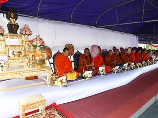 มหาวิทยาลัยพะเยา,นำโดย,ศาสตราจารย์พิเศษ,ดร.มณฑล,สงวนเสริมศรี,อธิการบดีมหาวิทยาลัยพะเยา,พร้อมด้วยคณะผู้บริหาร,คณาจารย์,เจ้าหน้าที่,,เข้าร่วมพิธีวางพวงมาลาถวายราชสักการะ,วันคล้ายวันสวรรคตสมเด็จพระนเรศวรมหาราช,ประจำปี,2561,