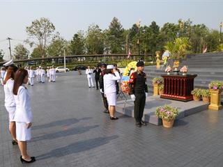 มหาวิทยาลัยพะเยา,นำโดย,ศาสตราจารย์พิเศษ,ดร.มณฑล,สงวนเสริมศรี,อธิการบดีมหาวิทยาลัยพะเยา,พร้อมด้วยคณะผู้บริหาร,คณาจารย์,เจ้าหน้าที่,,เข้าร่วมพิธีวางพวงมาลาถวายราชสักการะ,วันคล้ายวันสวรรคตสมเด็จพระนเรศวรมหาราช,ประจำปี,2561,