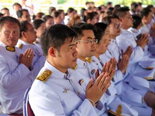 มหาวิทยาลัยพะเยา,นำโดย,ศาสตราจารย์พิเศษ,ดร.มณฑล,สงวนเสริมศรี,อธิการบดีมหาวิทยาลัยพะเยา,พร้อมด้วยคณะผู้บริหาร,คณาจารย์,เจ้าหน้าที่,,เข้าร่วมพิธีวางพวงมาลาถวายราชสักการะ,วันคล้ายวันสวรรคตสมเด็จพระนเรศวรมหาราช,ประจำปี,2561,