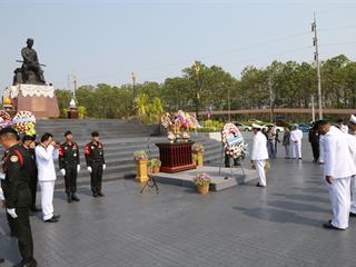 มหาวิทยาลัยพะเยา,นำโดย,ศาสตราจารย์พิเศษ,ดร.มณฑล,สงวนเสริมศรี,อธิการบดีมหาวิทยาลัยพะเยา,พร้อมด้วยคณะผู้บริหาร,คณาจารย์,เจ้าหน้าที่,,เข้าร่วมพิธีวางพวงมาลาถวายราชสักการะ,วันคล้ายวันสวรรคตสมเด็จพระนเรศวรมหาราช,ประจำปี,2561,