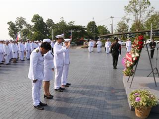 มหาวิทยาลัยพะเยา,นำโดย,ศาสตราจารย์พิเศษ,ดร.มณฑล,สงวนเสริมศรี,อธิการบดีมหาวิทยาลัยพะเยา,พร้อมด้วยคณะผู้บริหาร,คณาจารย์,เจ้าหน้าที่,,เข้าร่วมพิธีวางพวงมาลาถวายราชสักการะ,วันคล้ายวันสวรรคตสมเด็จพระนเรศวรมหาราช,ประจำปี,2561,