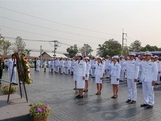 มหาวิทยาลัยพะเยา,นำโดย,ศาสตราจารย์พิเศษ,ดร.มณฑล,สงวนเสริมศรี,อธิการบดีมหาวิทยาลัยพะเยา,พร้อมด้วยคณะผู้บริหาร,คณาจารย์,เจ้าหน้าที่,,เข้าร่วมพิธีวางพวงมาลาถวายราชสักการะ,วันคล้ายวันสวรรคตสมเด็จพระนเรศวรมหาราช,ประจำปี,2561,