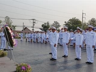 มหาวิทยาลัยพะเยา,นำโดย,ศาสตราจารย์พิเศษ,ดร.มณฑล,สงวนเสริมศรี,อธิการบดีมหาวิทยาลัยพะเยา,พร้อมด้วยคณะผู้บริหาร,คณาจารย์,เจ้าหน้าที่,,เข้าร่วมพิธีวางพวงมาลาถวายราชสักการะ,วันคล้ายวันสวรรคตสมเด็จพระนเรศวรมหาราช,ประจำปี,2561,