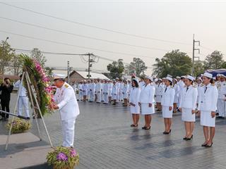 มหาวิทยาลัยพะเยา,นำโดย,ศาสตราจารย์พิเศษ,ดร.มณฑล,สงวนเสริมศรี,อธิการบดีมหาวิทยาลัยพะเยา,พร้อมด้วยคณะผู้บริหาร,คณาจารย์,เจ้าหน้าที่,,เข้าร่วมพิธีวางพวงมาลาถวายราชสักการะ,วันคล้ายวันสวรรคตสมเด็จพระนเรศวรมหาราช,ประจำปี,2561,