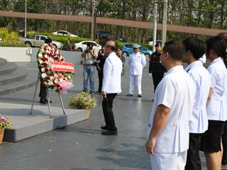 มหาวิทยาลัยพะเยา,นำโดย,ศาสตราจารย์พิเศษ,ดร.มณฑล,สงวนเสริมศรี,อธิการบดีมหาวิทยาลัยพะเยา,พร้อมด้วยคณะผู้บริหาร,คณาจารย์,เจ้าหน้าที่,,เข้าร่วมพิธีวางพวงมาลาถวายราชสักการะ,วันคล้ายวันสวรรคตสมเด็จพระนเรศวรมหาราช,ประจำปี,2561,