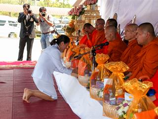 มหาวิทยาลัยพะเยา,นำโดย,ศาสตราจารย์พิเศษ,ดร.มณฑล,สงวนเสริมศรี,อธิการบดีมหาวิทยาลัยพะเยา,พร้อมด้วยคณะผู้บริหาร,คณาจารย์,เจ้าหน้าที่,,เข้าร่วมพิธีวางพวงมาลาถวายราชสักการะ,วันคล้ายวันสวรรคตสมเด็จพระนเรศวรมหาราช,ประจำปี,2561,