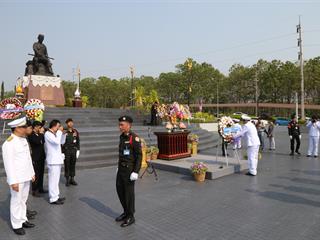 มหาวิทยาลัยพะเยา,นำโดย,ศาสตราจารย์พิเศษ,ดร.มณฑล,สงวนเสริมศรี,อธิการบดีมหาวิทยาลัยพะเยา,พร้อมด้วยคณะผู้บริหาร,คณาจารย์,เจ้าหน้าที่,,เข้าร่วมพิธีวางพวงมาลาถวายราชสักการะ,วันคล้ายวันสวรรคตสมเด็จพระนเรศวรมหาราช,ประจำปี,2561,