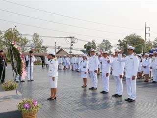 มหาวิทยาลัยพะเยา,นำโดย,ศาสตราจารย์พิเศษ,ดร.มณฑล,สงวนเสริมศรี,อธิการบดีมหาวิทยาลัยพะเยา,พร้อมด้วยคณะผู้บริหาร,คณาจารย์,เจ้าหน้าที่,,เข้าร่วมพิธีวางพวงมาลาถวายราชสักการะ,วันคล้ายวันสวรรคตสมเด็จพระนเรศวรมหาราช,ประจำปี,2561,