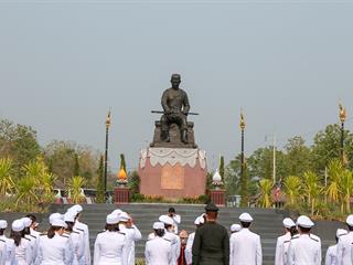 มหาวิทยาลัยพะเยา,นำโดย,ศาสตราจารย์พิเศษ,ดร.มณฑล,สงวนเสริมศรี,อธิการบดีมหาวิทยาลัยพะเยา,พร้อมด้วยคณะผู้บริหาร,คณาจารย์,เจ้าหน้าที่,,เข้าร่วมพิธีวางพวงมาลาถวายราชสักการะ,วันคล้ายวันสวรรคตสมเด็จพระนเรศวรมหาราช,ประจำปี,2561,