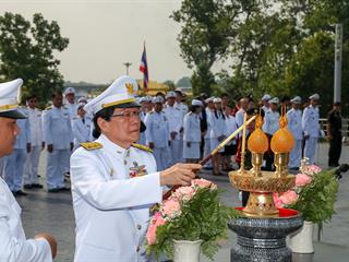 มหาวิทยาลัยพะเยา,นำโดย,ศาสตราจารย์พิเศษ,ดร.มณฑล,สงวนเสริมศรี,อธิการบดีมหาวิทยาลัยพะเยา,พร้อมด้วยคณะผู้บริหาร,คณาจารย์,เจ้าหน้าที่,,เข้าร่วมพิธีวางพวงมาลาถวายราชสักการะ,วันคล้ายวันสวรรคตสมเด็จพระนเรศวรมหาราช,ประจำปี,2561,