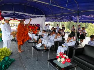 มหาวิทยาลัยพะเยา,นำโดย,ศาสตราจารย์พิเศษ,ดร.มณฑล,สงวนเสริมศรี,อธิการบดีมหาวิทยาลัยพะเยา,พร้อมด้วยคณะผู้บริหาร,คณาจารย์,เจ้าหน้าที่,,เข้าร่วมพิธีวางพวงมาลาถวายราชสักการะ,วันคล้ายวันสวรรคตสมเด็จพระนเรศวรมหาราช,ประจำปี,2561,