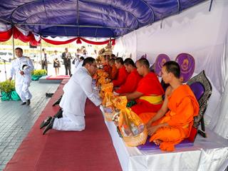 มหาวิทยาลัยพะเยา,นำโดย,ศาสตราจารย์พิเศษ,ดร.มณฑล,สงวนเสริมศรี,อธิการบดีมหาวิทยาลัยพะเยา,พร้อมด้วยคณะผู้บริหาร,คณาจารย์,เจ้าหน้าที่,,เข้าร่วมพิธีวางพวงมาลาถวายราชสักการะ,วันคล้ายวันสวรรคตสมเด็จพระนเรศวรมหาราช,ประจำปี,2561,