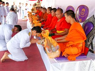 มหาวิทยาลัยพะเยา,นำโดย,ศาสตราจารย์พิเศษ,ดร.มณฑล,สงวนเสริมศรี,อธิการบดีมหาวิทยาลัยพะเยา,พร้อมด้วยคณะผู้บริหาร,คณาจารย์,เจ้าหน้าที่,,เข้าร่วมพิธีวางพวงมาลาถวายราชสักการะ,วันคล้ายวันสวรรคตสมเด็จพระนเรศวรมหาราช,ประจำปี,2561,