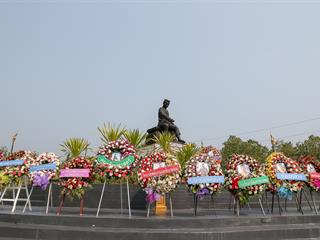 มหาวิทยาลัยพะเยา,นำโดย,ศาสตราจารย์พิเศษ,ดร.มณฑล,สงวนเสริมศรี,อธิการบดีมหาวิทยาลัยพะเยา,พร้อมด้วยคณะผู้บริหาร,คณาจารย์,เจ้าหน้าที่,,เข้าร่วมพิธีวางพวงมาลาถวายราชสักการะ,วันคล้ายวันสวรรคตสมเด็จพระนเรศวรมหาราช,ประจำปี,2561,