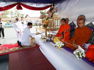 มหาวิทยาลัยพะเยา,นำโดย,ศาสตราจารย์พิเศษ,ดร.มณฑล,สงวนเสริมศรี,อธิการบดีมหาวิทยาลัยพะเยา,พร้อมด้วยคณะผู้บริหาร,คณาจารย์,เจ้าหน้าที่,,เข้าร่วมพิธีวางพวงมาลาถวายราชสักการะ,วันคล้ายวันสวรรคตสมเด็จพระนเรศวรมหาราช,ประจำปี,2561,