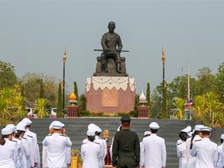 มหาวิทยาลัยพะเยา,นำโดย,ศาสตราจารย์พิเศษ,ดร.มณฑล,สงวนเสริมศรี,อธิการบดีมหาวิทยาลัยพะเยา,พร้อมด้วยคณะผู้บริหาร,คณาจารย์,เจ้าหน้าที่,,เข้าร่วมพิธีวางพวงมาลาถวายราชสักการะ,วันคล้ายวันสวรรคตสมเด็จพระนเรศวรมหาราช,ประจำปี,2561,