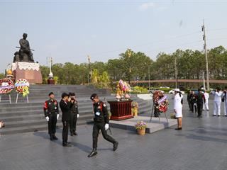 มหาวิทยาลัยพะเยา,นำโดย,ศาสตราจารย์พิเศษ,ดร.มณฑล,สงวนเสริมศรี,อธิการบดีมหาวิทยาลัยพะเยา,พร้อมด้วยคณะผู้บริหาร,คณาจารย์,เจ้าหน้าที่,,เข้าร่วมพิธีวางพวงมาลาถวายราชสักการะ,วันคล้ายวันสวรรคตสมเด็จพระนเรศวรมหาราช,ประจำปี,2561,