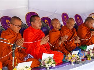 มหาวิทยาลัยพะเยา,นำโดย,ศาสตราจารย์พิเศษ,ดร.มณฑล,สงวนเสริมศรี,อธิการบดีมหาวิทยาลัยพะเยา,พร้อมด้วยคณะผู้บริหาร,คณาจารย์,เจ้าหน้าที่,,เข้าร่วมพิธีวางพวงมาลาถวายราชสักการะ,วันคล้ายวันสวรรคตสมเด็จพระนเรศวรมหาราช,ประจำปี,2561,