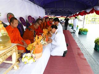 มหาวิทยาลัยพะเยา,นำโดย,ศาสตราจารย์พิเศษ,ดร.มณฑล,สงวนเสริมศรี,อธิการบดีมหาวิทยาลัยพะเยา,พร้อมด้วยคณะผู้บริหาร,คณาจารย์,เจ้าหน้าที่,,เข้าร่วมพิธีวางพวงมาลาถวายราชสักการะ,วันคล้ายวันสวรรคตสมเด็จพระนเรศวรมหาราช,ประจำปี,2561,