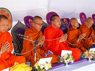 มหาวิทยาลัยพะเยา,นำโดย,ศาสตราจารย์พิเศษ,ดร.มณฑล,สงวนเสริมศรี,อธิการบดีมหาวิทยาลัยพะเยา,พร้อมด้วยคณะผู้บริหาร,คณาจารย์,เจ้าหน้าที่,,เข้าร่วมพิธีวางพวงมาลาถวายราชสักการะ,วันคล้ายวันสวรรคตสมเด็จพระนเรศวรมหาราช,ประจำปี,2561,