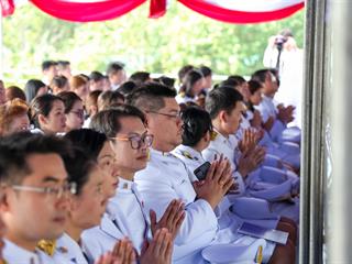 มหาวิทยาลัยพะเยา,นำโดย,ศาสตราจารย์พิเศษ,ดร.มณฑล,สงวนเสริมศรี,อธิการบดีมหาวิทยาลัยพะเยา,พร้อมด้วยคณะผู้บริหาร,คณาจารย์,เจ้าหน้าที่,,เข้าร่วมพิธีวางพวงมาลาถวายราชสักการะ,วันคล้ายวันสวรรคตสมเด็จพระนเรศวรมหาราช,ประจำปี,2561,