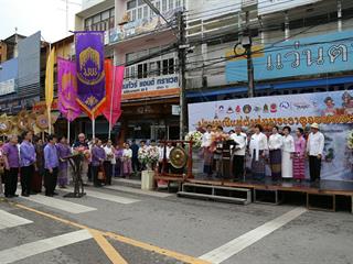 มหาวิทยาลัยพะเยา,จัดโครงการ,“ประเพณีแห่ผ้าห่มพระธาตุจอมทอง”,โดยความร่วมมือระหว่างคณะศิลปศาสตร์,คณะรัฐศาสตร์และสังคมศาสตร์และวิทยาลัยการศึกษา,มหาวิทยาลัยพะเยา,ร่วมกับจังหวัดพะเยา,เทศบาลเมืองพะเยา,สำนักงานวัฒนธรรมจังหวัดพะเยา,สํานักงานพระพุทธศาสนาจังหวัดพะเยา,และการท่องเที่ยวแห่งประเทศไทย,สำนักงานเชียงราย,