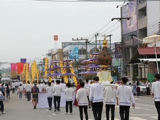 มหาวิทยาลัยพะเยา,จัดโครงการ,“ประเพณีแห่ผ้าห่มพระธาตุจอมทอง”,โดยความร่วมมือระหว่างคณะศิลปศาสตร์,คณะรัฐศาสตร์และสังคมศาสตร์และวิทยาลัยการศึกษา,มหาวิทยาลัยพะเยา,ร่วมกับจังหวัดพะเยา,เทศบาลเมืองพะเยา,สำนักงานวัฒนธรรมจังหวัดพะเยา,สํานักงานพระพุทธศาสนาจังหวัดพะเยา,และการท่องเที่ยวแห่งประเทศไทย,สำนักงานเชียงราย,