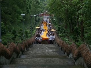 มหาวิทยาลัยพะเยา,จัดโครงการ,“ประเพณีแห่ผ้าห่มพระธาตุจอมทอง”,โดยความร่วมมือระหว่างคณะศิลปศาสตร์,คณะรัฐศาสตร์และสังคมศาสตร์และวิทยาลัยการศึกษา,มหาวิทยาลัยพะเยา,ร่วมกับจังหวัดพะเยา,เทศบาลเมืองพะเยา,สำนักงานวัฒนธรรมจังหวัดพะเยา,สํานักงานพระพุทธศาสนาจังหวัดพะเยา,และการท่องเที่ยวแห่งประเทศไทย,สำนักงานเชียงราย,