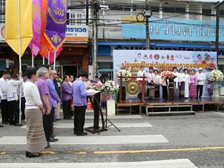 มหาวิทยาลัยพะเยา,จัดโครงการ,“ประเพณีแห่ผ้าห่มพระธาตุจอมทอง”,โดยความร่วมมือระหว่างคณะศิลปศาสตร์,คณะรัฐศาสตร์และสังคมศาสตร์และวิทยาลัยการศึกษา,มหาวิทยาลัยพะเยา,ร่วมกับจังหวัดพะเยา,เทศบาลเมืองพะเยา,สำนักงานวัฒนธรรมจังหวัดพะเยา,สํานักงานพระพุทธศาสนาจังหวัดพะเยา,และการท่องเที่ยวแห่งประเทศไทย,สำนักงานเชียงราย,
