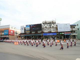 มหาวิทยาลัยพะเยา,จัดโครงการ,“ประเพณีแห่ผ้าห่มพระธาตุจอมทอง”,โดยความร่วมมือระหว่างคณะศิลปศาสตร์,คณะรัฐศาสตร์และสังคมศาสตร์และวิทยาลัยการศึกษา,มหาวิทยาลัยพะเยา,ร่วมกับจังหวัดพะเยา,เทศบาลเมืองพะเยา,สำนักงานวัฒนธรรมจังหวัดพะเยา,สํานักงานพระพุทธศาสนาจังหวัดพะเยา,และการท่องเที่ยวแห่งประเทศไทย,สำนักงานเชียงราย,