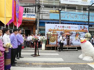 มหาวิทยาลัยพะเยา,จัดโครงการ,“ประเพณีแห่ผ้าห่มพระธาตุจอมทอง”,โดยความร่วมมือระหว่างคณะศิลปศาสตร์,คณะรัฐศาสตร์และสังคมศาสตร์และวิทยาลัยการศึกษา,มหาวิทยาลัยพะเยา,ร่วมกับจังหวัดพะเยา,เทศบาลเมืองพะเยา,สำนักงานวัฒนธรรมจังหวัดพะเยา,สํานักงานพระพุทธศาสนาจังหวัดพะเยา,และการท่องเที่ยวแห่งประเทศไทย,สำนักงานเชียงราย,