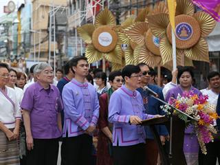 มหาวิทยาลัยพะเยา,จัดโครงการ,“ประเพณีแห่ผ้าห่มพระธาตุจอมทอง”,โดยความร่วมมือระหว่างคณะศิลปศาสตร์,คณะรัฐศาสตร์และสังคมศาสตร์และวิทยาลัยการศึกษา,มหาวิทยาลัยพะเยา,ร่วมกับจังหวัดพะเยา,เทศบาลเมืองพะเยา,สำนักงานวัฒนธรรมจังหวัดพะเยา,สํานักงานพระพุทธศาสนาจังหวัดพะเยา,และการท่องเที่ยวแห่งประเทศไทย,สำนักงานเชียงราย,