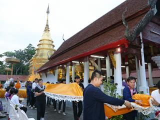 มหาวิทยาลัยพะเยา,จัดโครงการ,“ประเพณีแห่ผ้าห่มพระธาตุจอมทอง”,โดยความร่วมมือระหว่างคณะศิลปศาสตร์,คณะรัฐศาสตร์และสังคมศาสตร์และวิทยาลัยการศึกษา,มหาวิทยาลัยพะเยา,ร่วมกับจังหวัดพะเยา,เทศบาลเมืองพะเยา,สำนักงานวัฒนธรรมจังหวัดพะเยา,สํานักงานพระพุทธศาสนาจังหวัดพะเยา,และการท่องเที่ยวแห่งประเทศไทย,สำนักงานเชียงราย,