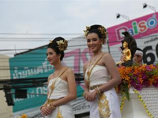 มหาวิทยาลัยพะเยา,จัดโครงการ,“ประเพณีแห่ผ้าห่มพระธาตุจอมทอง”,โดยความร่วมมือระหว่างคณะศิลปศาสตร์,คณะรัฐศาสตร์และสังคมศาสตร์และวิทยาลัยการศึกษา,มหาวิทยาลัยพะเยา,ร่วมกับจังหวัดพะเยา,เทศบาลเมืองพะเยา,สำนักงานวัฒนธรรมจังหวัดพะเยา,สํานักงานพระพุทธศาสนาจังหวัดพะเยา,และการท่องเที่ยวแห่งประเทศไทย,สำนักงานเชียงราย,