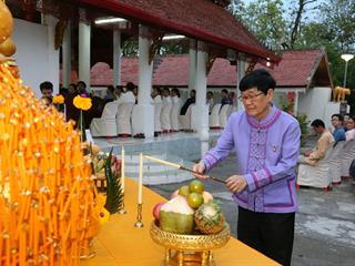 มหาวิทยาลัยพะเยา,จัดโครงการ,“ประเพณีแห่ผ้าห่มพระธาตุจอมทอง”,โดยความร่วมมือระหว่างคณะศิลปศาสตร์,คณะรัฐศาสตร์และสังคมศาสตร์และวิทยาลัยการศึกษา,มหาวิทยาลัยพะเยา,ร่วมกับจังหวัดพะเยา,เทศบาลเมืองพะเยา,สำนักงานวัฒนธรรมจังหวัดพะเยา,สํานักงานพระพุทธศาสนาจังหวัดพะเยา,และการท่องเที่ยวแห่งประเทศไทย,สำนักงานเชียงราย,