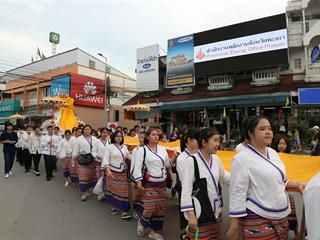 มหาวิทยาลัยพะเยา,จัดโครงการ,“ประเพณีแห่ผ้าห่มพระธาตุจอมทอง”,โดยความร่วมมือระหว่างคณะศิลปศาสตร์,คณะรัฐศาสตร์และสังคมศาสตร์และวิทยาลัยการศึกษา,มหาวิทยาลัยพะเยา,ร่วมกับจังหวัดพะเยา,เทศบาลเมืองพะเยา,สำนักงานวัฒนธรรมจังหวัดพะเยา,สํานักงานพระพุทธศาสนาจังหวัดพะเยา,และการท่องเที่ยวแห่งประเทศไทย,สำนักงานเชียงราย,