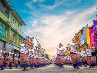 คณะรัฐศาสตร์และสังคมศาสตร์,มหาวิทยาลัยพะเยา,ร่วมโครงการ,“ประเพณีแห่ผ้าห่มพระธาตุจอมทอง”,ครั้งที่,3,โดยความร่วมมือระหว่างคณะศิลปศาสตร์,คณะรัฐศาสตร์และสังคมศาสตร์,และวิทยาลัยการศึกษา,มหาวิทยาลัยพะเยา,ร่วมกับจังหวัดพะเยา,เทศบาลเมืองพะเยา,สำนักงานวัฒนธรรมจังหวัดพะเยา,สํานักงานพระพุทธศาสนาจังหวัดพะเยา,และการท่องเที่ยวแห่งประเทศไทย,สำนักงานเชียงราย