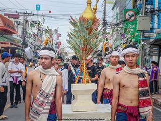 คณะรัฐศาสตร์และสังคมศาสตร์,มหาวิทยาลัยพะเยา,ร่วมโครงการ,“ประเพณีแห่ผ้าห่มพระธาตุจอมทอง”,ครั้งที่,3,โดยความร่วมมือระหว่างคณะศิลปศาสตร์,คณะรัฐศาสตร์และสังคมศาสตร์,และวิทยาลัยการศึกษา,มหาวิทยาลัยพะเยา,ร่วมกับจังหวัดพะเยา,เทศบาลเมืองพะเยา,สำนักงานวัฒนธรรมจังหวัดพะเยา,สํานักงานพระพุทธศาสนาจังหวัดพะเยา,และการท่องเที่ยวแห่งประเทศไทย,สำนักงานเชียงราย