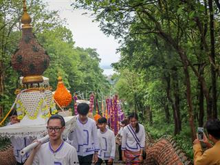 คณะรัฐศาสตร์และสังคมศาสตร์,มหาวิทยาลัยพะเยา,ร่วมโครงการ,“ประเพณีแห่ผ้าห่มพระธาตุจอมทอง”,ครั้งที่,3,โดยความร่วมมือระหว่างคณะศิลปศาสตร์,คณะรัฐศาสตร์และสังคมศาสตร์,และวิทยาลัยการศึกษา,มหาวิทยาลัยพะเยา,ร่วมกับจังหวัดพะเยา,เทศบาลเมืองพะเยา,สำนักงานวัฒนธรรมจังหวัดพะเยา,สํานักงานพระพุทธศาสนาจังหวัดพะเยา,และการท่องเที่ยวแห่งประเทศไทย,สำนักงานเชียงราย