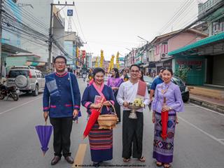 คณะรัฐศาสตร์และสังคมศาสตร์,มหาวิทยาลัยพะเยา,ร่วมโครงการ,“ประเพณีแห่ผ้าห่มพระธาตุจอมทอง”,ครั้งที่,3,โดยความร่วมมือระหว่างคณะศิลปศาสตร์,คณะรัฐศาสตร์และสังคมศาสตร์,และวิทยาลัยการศึกษา,มหาวิทยาลัยพะเยา,ร่วมกับจังหวัดพะเยา,เทศบาลเมืองพะเยา,สำนักงานวัฒนธรรมจังหวัดพะเยา,สํานักงานพระพุทธศาสนาจังหวัดพะเยา,และการท่องเที่ยวแห่งประเทศไทย,สำนักงานเชียงราย