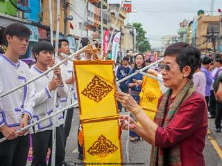 คณะรัฐศาสตร์และสังคมศาสตร์,มหาวิทยาลัยพะเยา,ร่วมโครงการ,“ประเพณีแห่ผ้าห่มพระธาตุจอมทอง”,ครั้งที่,3,โดยความร่วมมือระหว่างคณะศิลปศาสตร์,คณะรัฐศาสตร์และสังคมศาสตร์,และวิทยาลัยการศึกษา,มหาวิทยาลัยพะเยา,ร่วมกับจังหวัดพะเยา,เทศบาลเมืองพะเยา,สำนักงานวัฒนธรรมจังหวัดพะเยา,สํานักงานพระพุทธศาสนาจังหวัดพะเยา,และการท่องเที่ยวแห่งประเทศไทย,สำนักงานเชียงราย