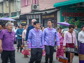 คณะรัฐศาสตร์และสังคมศาสตร์,มหาวิทยาลัยพะเยา,ร่วมโครงการ,“ประเพณีแห่ผ้าห่มพระธาตุจอมทอง”,ครั้งที่,3,โดยความร่วมมือระหว่างคณะศิลปศาสตร์,คณะรัฐศาสตร์และสังคมศาสตร์,และวิทยาลัยการศึกษา,มหาวิทยาลัยพะเยา,ร่วมกับจังหวัดพะเยา,เทศบาลเมืองพะเยา,สำนักงานวัฒนธรรมจังหวัดพะเยา,สํานักงานพระพุทธศาสนาจังหวัดพะเยา,และการท่องเที่ยวแห่งประเทศไทย,สำนักงานเชียงราย