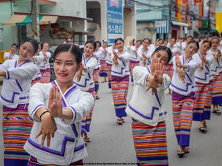 คณะรัฐศาสตร์และสังคมศาสตร์,มหาวิทยาลัยพะเยา,ร่วมโครงการ,“ประเพณีแห่ผ้าห่มพระธาตุจอมทอง”,ครั้งที่,3,โดยความร่วมมือระหว่างคณะศิลปศาสตร์,คณะรัฐศาสตร์และสังคมศาสตร์,และวิทยาลัยการศึกษา,มหาวิทยาลัยพะเยา,ร่วมกับจังหวัดพะเยา,เทศบาลเมืองพะเยา,สำนักงานวัฒนธรรมจังหวัดพะเยา,สํานักงานพระพุทธศาสนาจังหวัดพะเยา,และการท่องเที่ยวแห่งประเทศไทย,สำนักงานเชียงราย